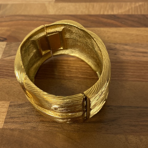 Vintage Nina Ricci Wide Cuff Bracelet Golden - Picture 9 of 13